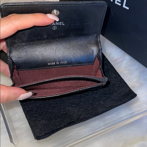 SOLD!!!! CHANEL Black Quilted Leather Card Holder - Picture 6 of 13